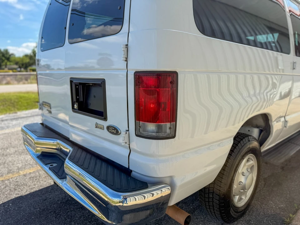 2012 Ford Econoline Van - Image 8 of 31