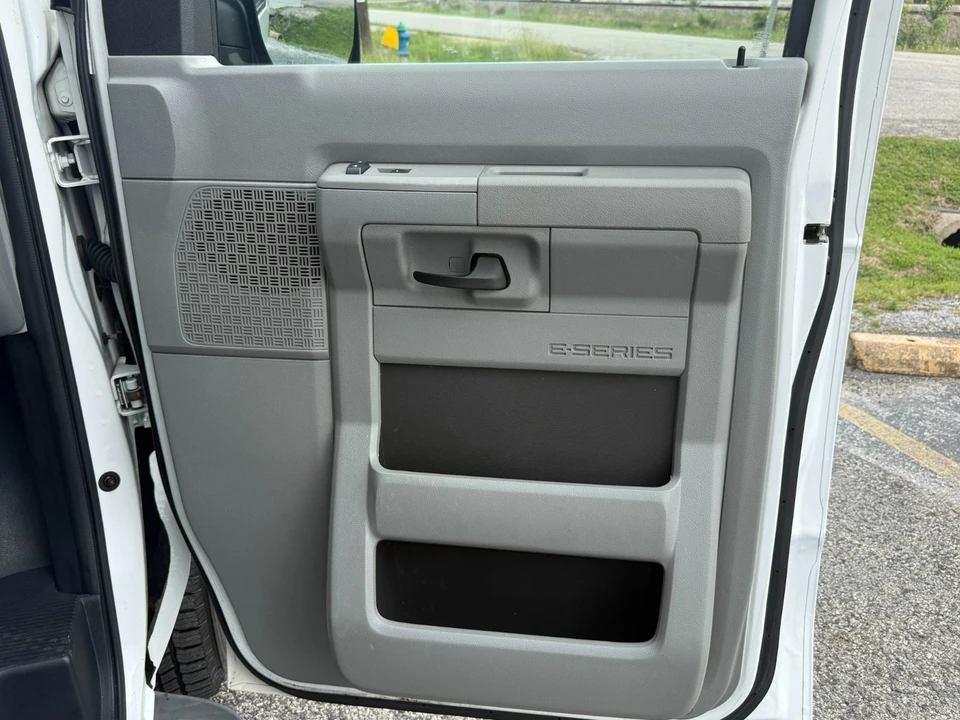 2012 Ford Econoline Van - Image 20 of 31