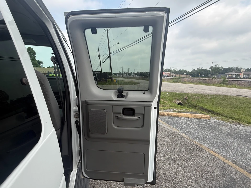 2012 Ford Econoline Van - Image 23 of 31