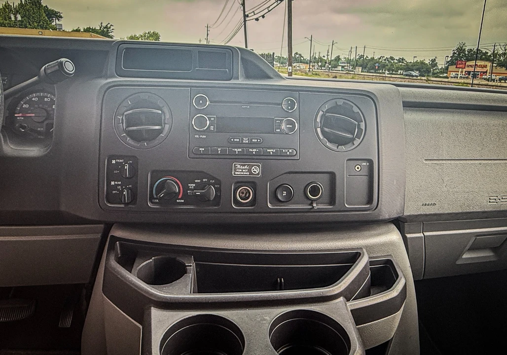 2012 Ford Econoline Van - Image 15 of 31