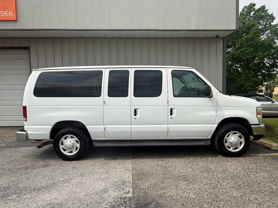2012 Ford Econoline Van - Image 10 of 31