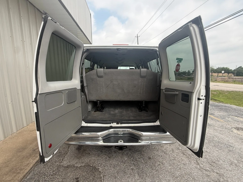 2012 Ford Econoline Van - Image 28 of 31