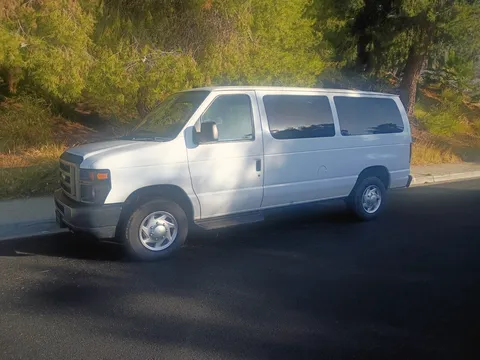 2012 Ford E-350 Super Duty Wagon