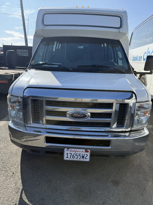 2012 Ford Econoline Van - Image 2 of 17
