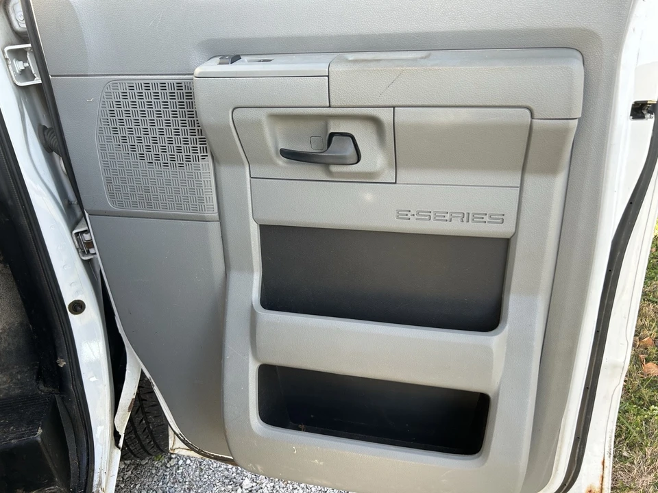 2012 Ford Econoline Van - Image 14 of 20