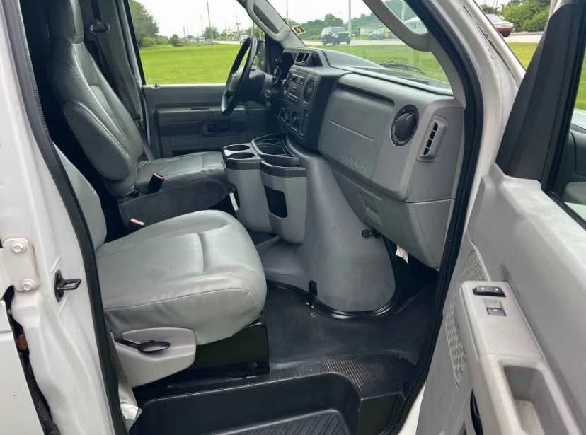2012 Ford Econoline Van - Image 3 of 3