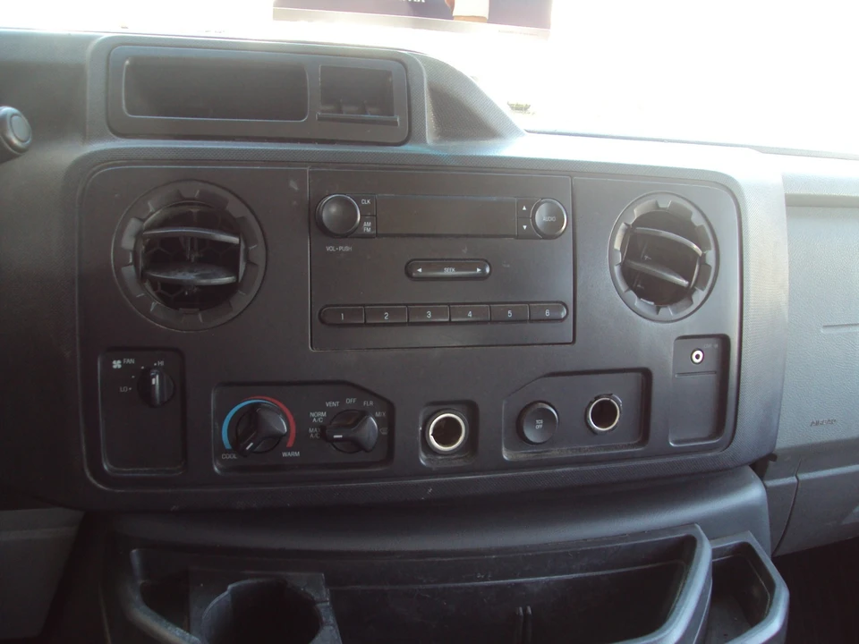 2012 Ford Econoline Van - Image 19 of 31