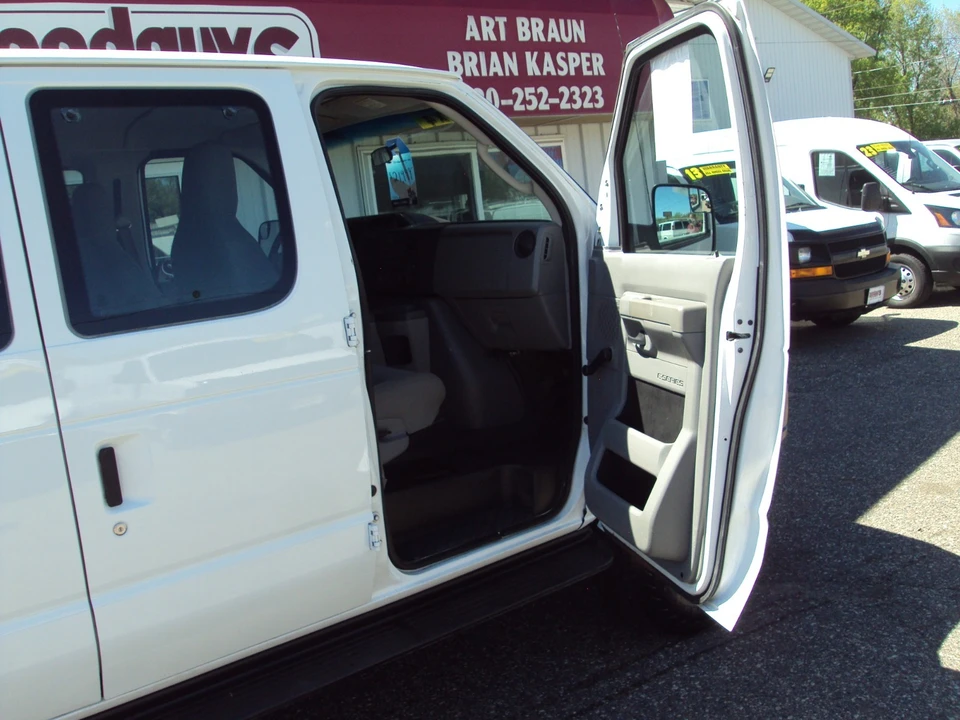 2012 Ford Econoline Van - Image 12 of 31