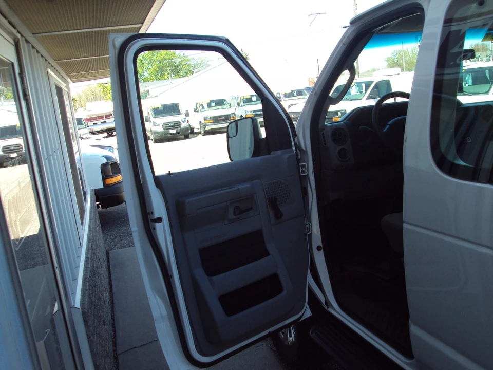 2012 Ford Econoline Van - Image 15 of 31