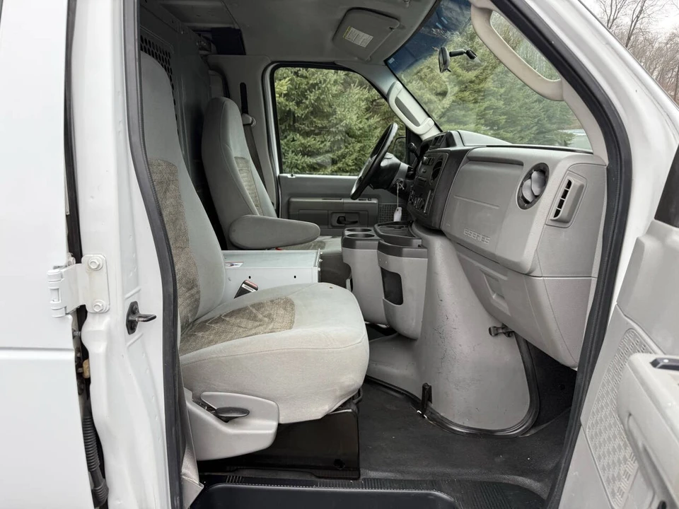 2012 Ford Econoline Van - Image 10 of 12