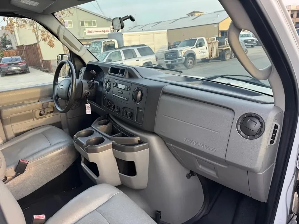 2012 Ford Econoline Van - Image 13 of 17