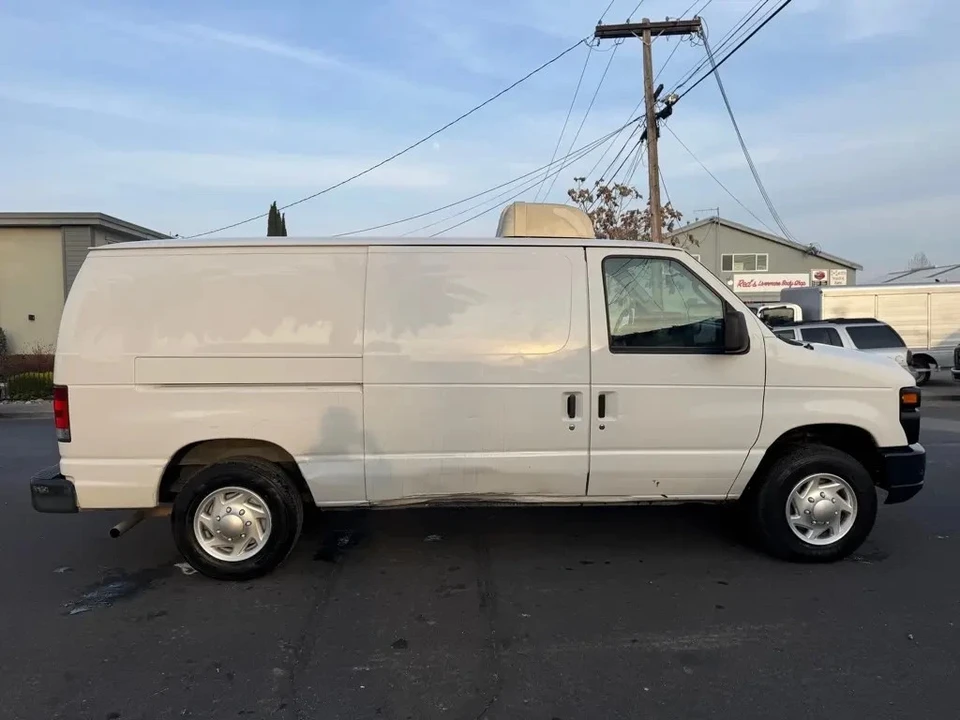 2012 Ford Econoline Van - Image 10 of 17