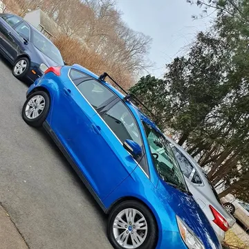 2012 Ford Focus SEL Hatchback 4D