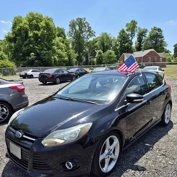 2012 Ford Focus Titanium Hatchback