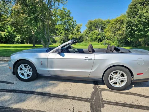 2012 Ford Mustang Convertible 2D