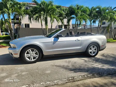 2012 Ford Mustang Convertible 2D