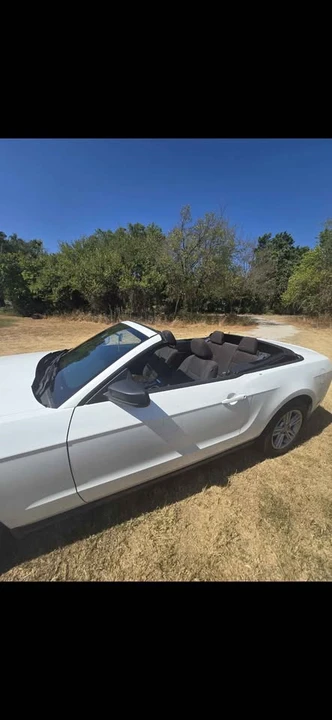 2012 Ford S197 Mustang - Image 2 of 8