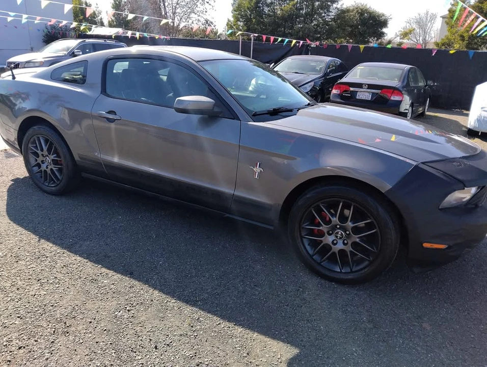 2012 Ford S197 Mustang - Image 2 of 9