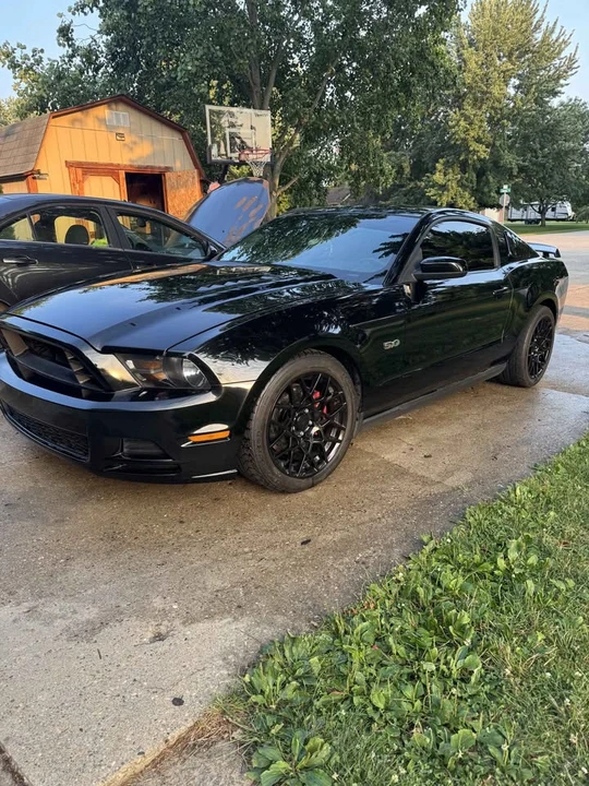 2012 Ford S197 Mustang - Image 2 of 5