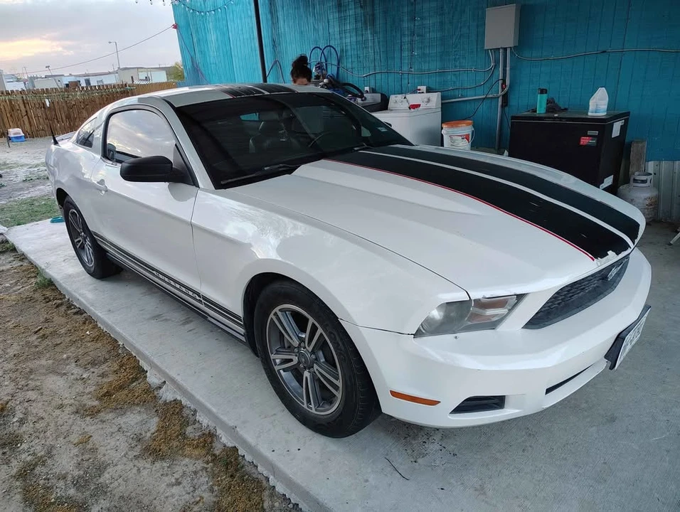 2012 Ford S197 Mustang - Image 4 of 10