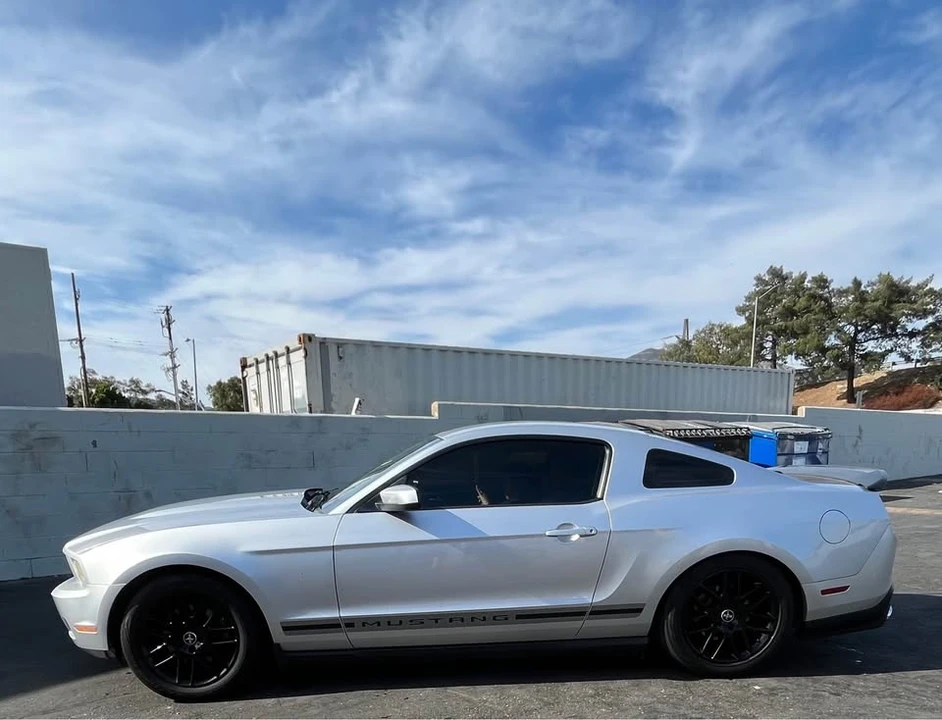 2012 Ford S197 Mustang - Image 2 of 8