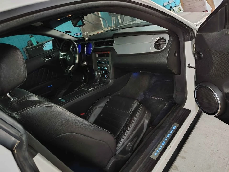 2012 Ford S197 Mustang - Image 7 of 10