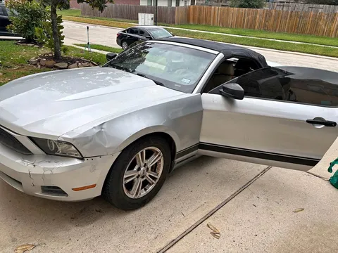 2012 Ford Mustang GT Convertible 2D