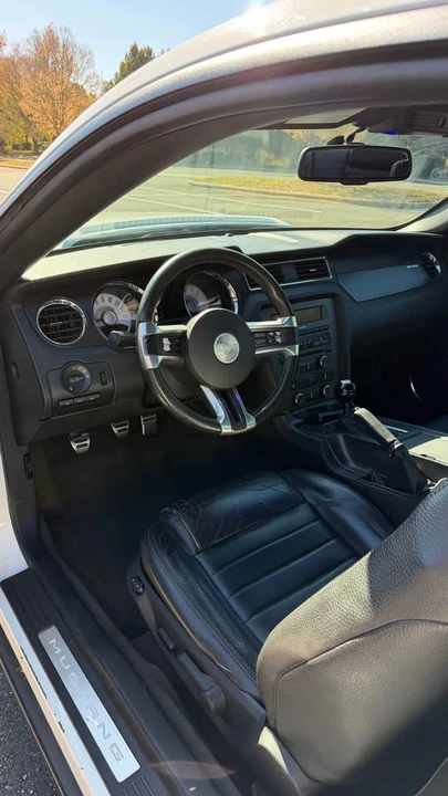 2012 Ford S197 Mustang - Image 6 of 10