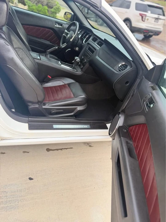 2012 Ford S197 Mustang - Image 10 of 11