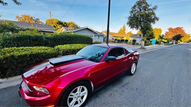 2012 Ford Mustang V6 Coupe 2D