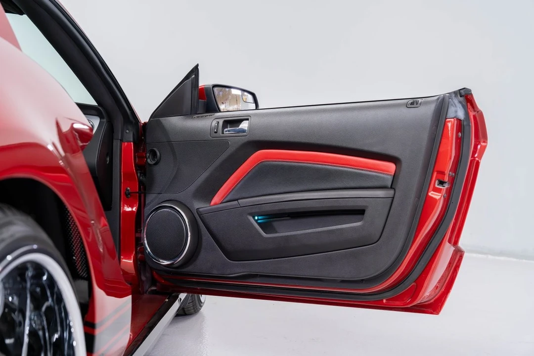 2012 Ford S197 Mustang - Image 11 of 31
