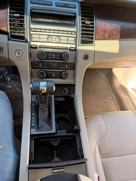 2012 Ford Taurus 6th Gen - Image 17 of 18