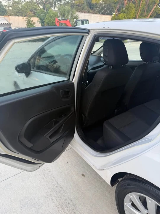 2012 Ford Fiesta - Image 10 of 14