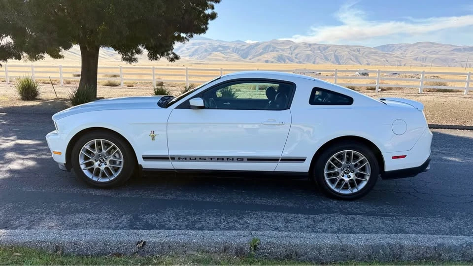 2012 Ford S197 Mustang - Image 2 of 12