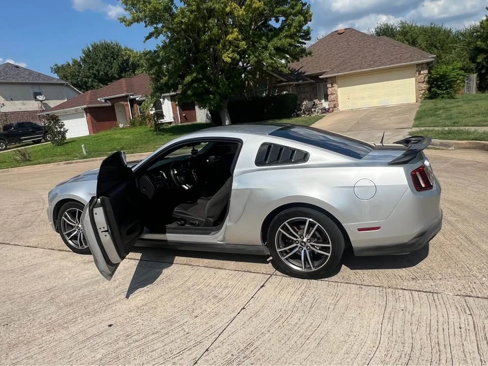 2012 Ford S197 Mustang - Image 2 of 8