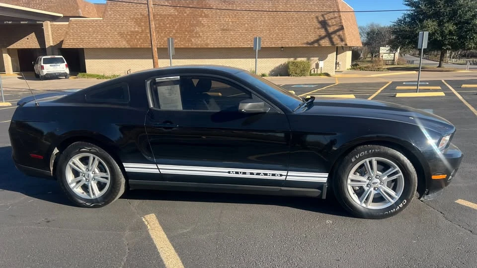 2012 Ford S197 Mustang - Image 2 of 8