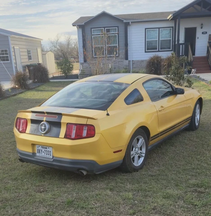 2012 Ford S197 Mustang - Image 2 of 8