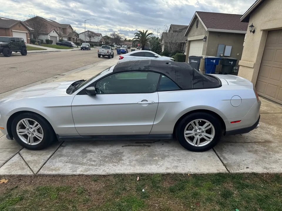 2012 Ford S197 Mustang - Image 2 of 10
