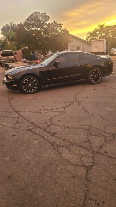 2012 Ford S197 Mustang - Image 2 of 8