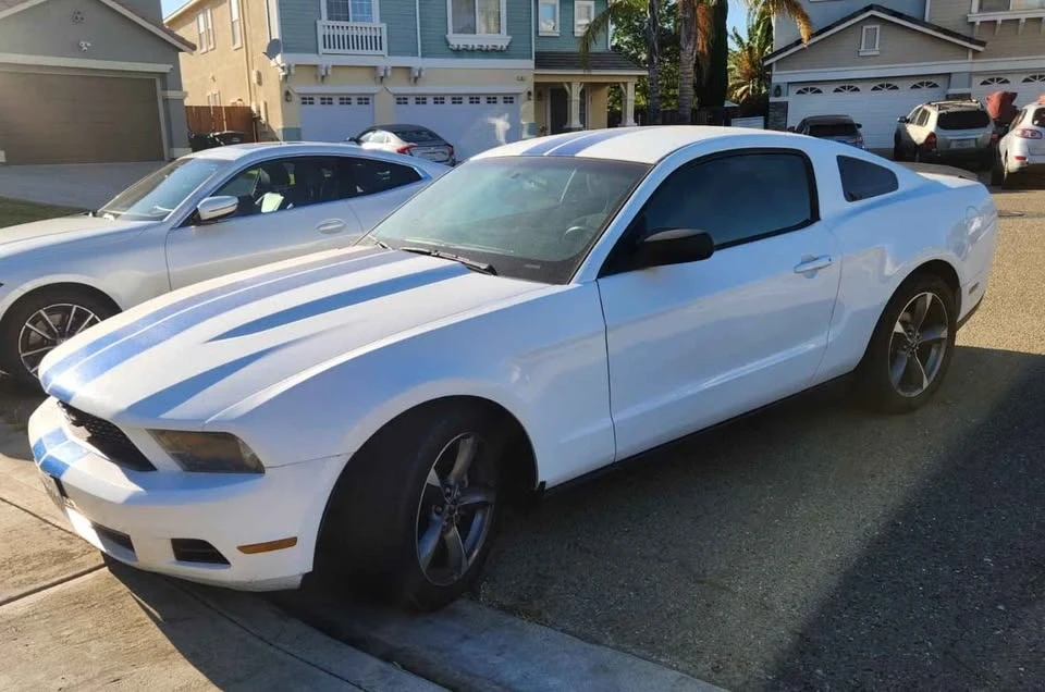 2012 Ford S197 Mustang - Image 2 of 8