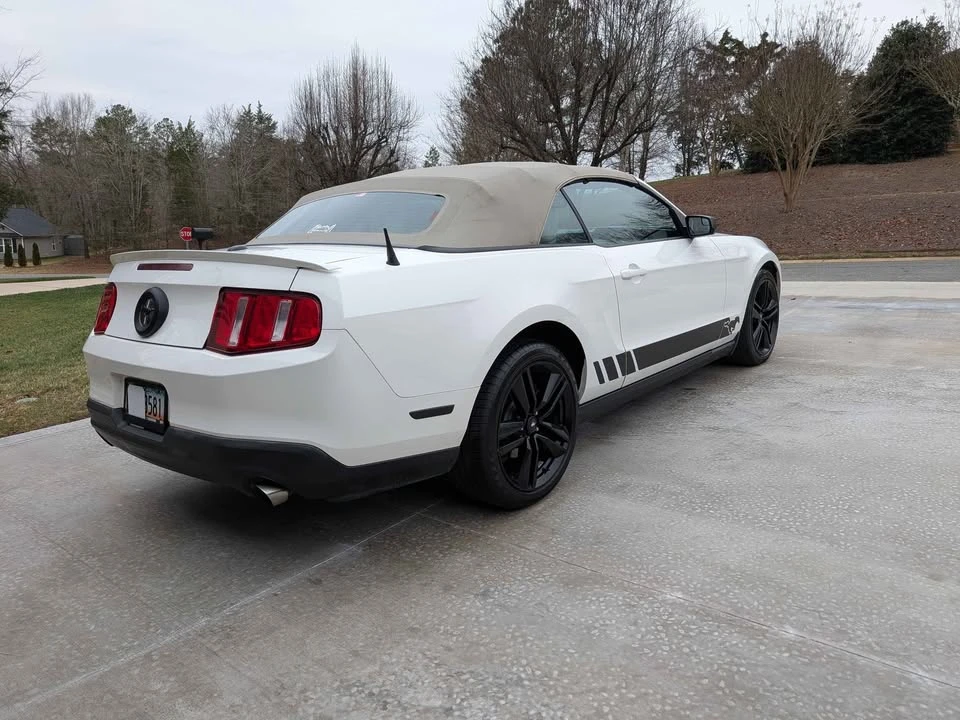 2012 Ford S197 Mustang - Image 2 of 17