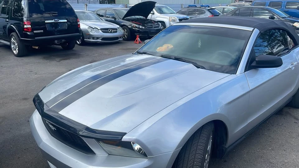 2012 Ford S197 Mustang - Image 2 of 2