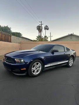 2012 Ford Mustang V6 Premium Coupe