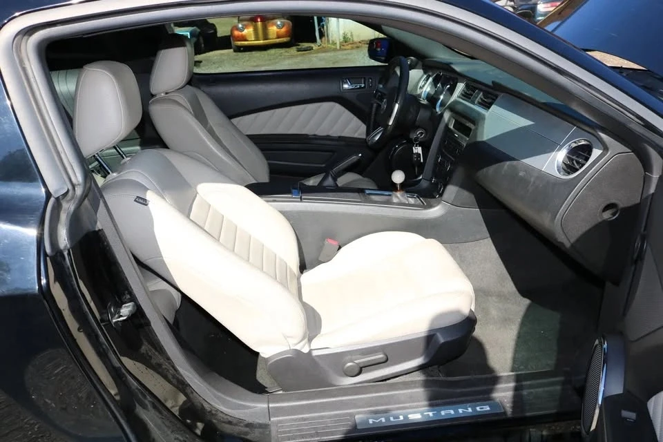 2012 Ford S197 Mustang - Image 8 of 14