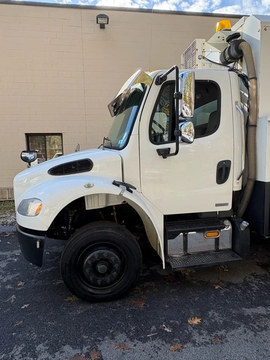 2012 Freightliner - Image 2 of 21