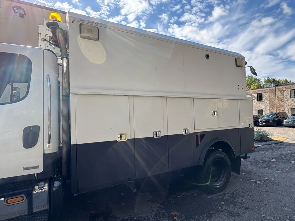 2012 Freightliner - Image 3 of 21