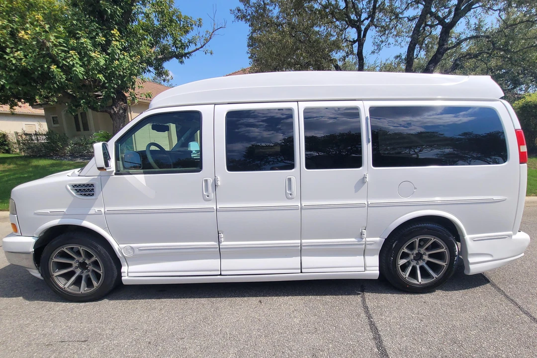 2012 GMC Savana - Image 3 of 31