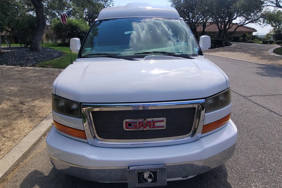2012 GMC Savana - Image 2 of 31