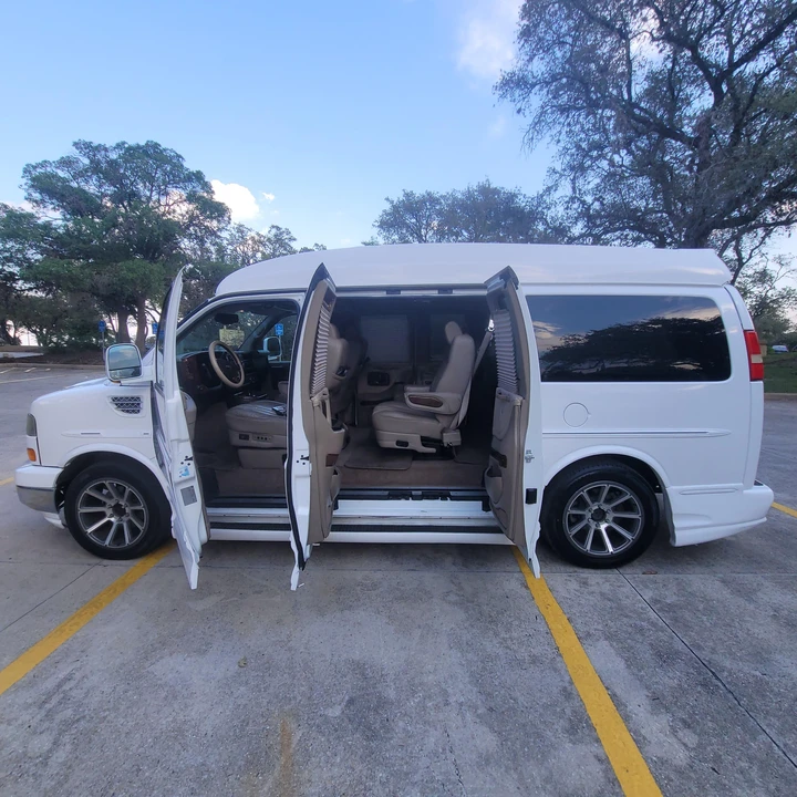 2012 GMC Savana - Image 9 of 31