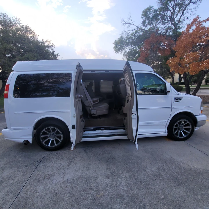 2012 GMC Savana - Image 12 of 31